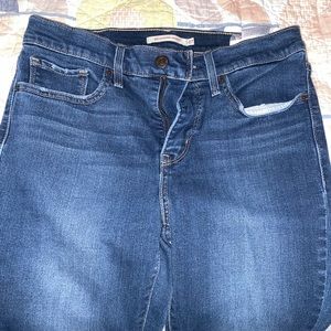 Womens Levi Jeans size 27, Shaping Skinny